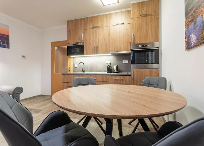Tyrolia Apartment *
